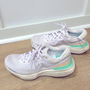 COPY - Nike Invincible 2
Women's size 8